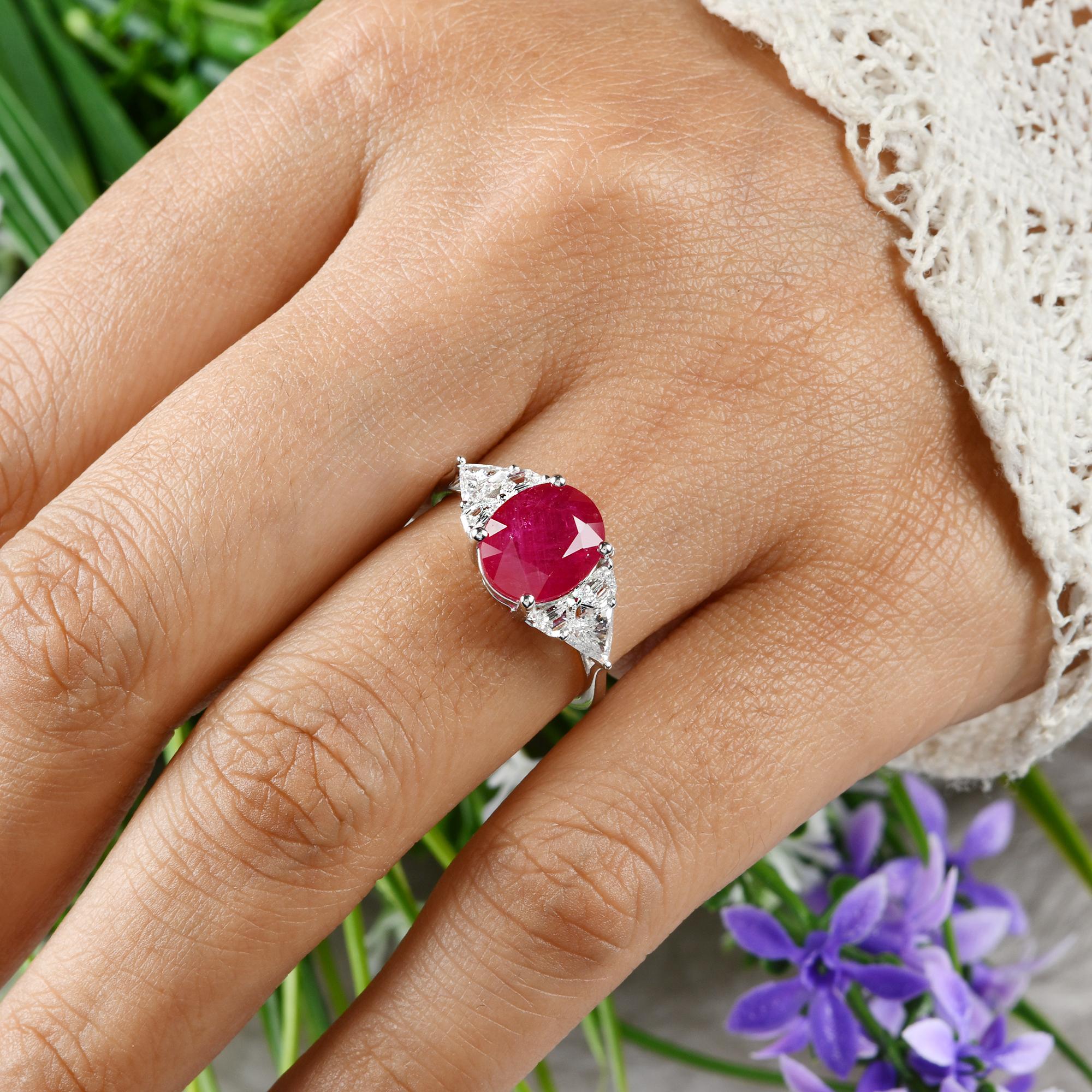 Modern 3.24 Carat Oval Ruby Gemstone Ring 0.61 Carat SI/H Diamond 18 Karat White Gold For Sale
