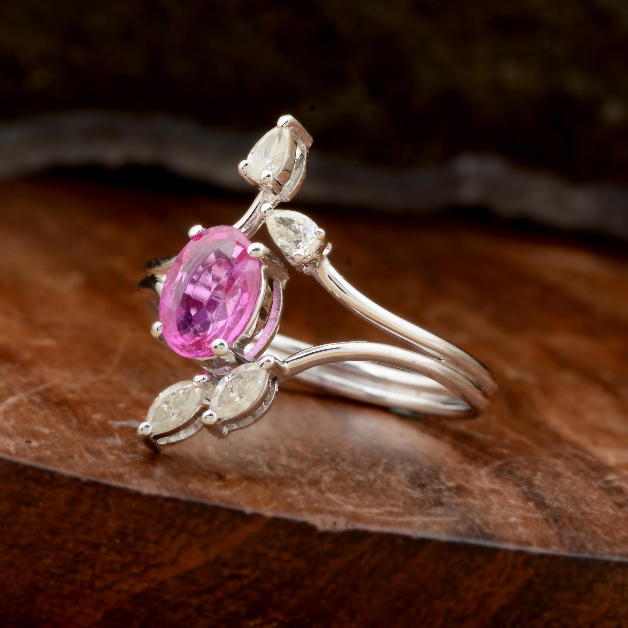 Der Ring hat die Größe 7 und kann auf Anfrage größer oder kleiner gemacht werden. FOLLOW SPECTRUM JEWELS Storefront, um die neueste Collection'S und exklusive Stücke zu sehen. Spectrum Jewels ist stolz darauf, ein Top Seller auf 1stdibs mit