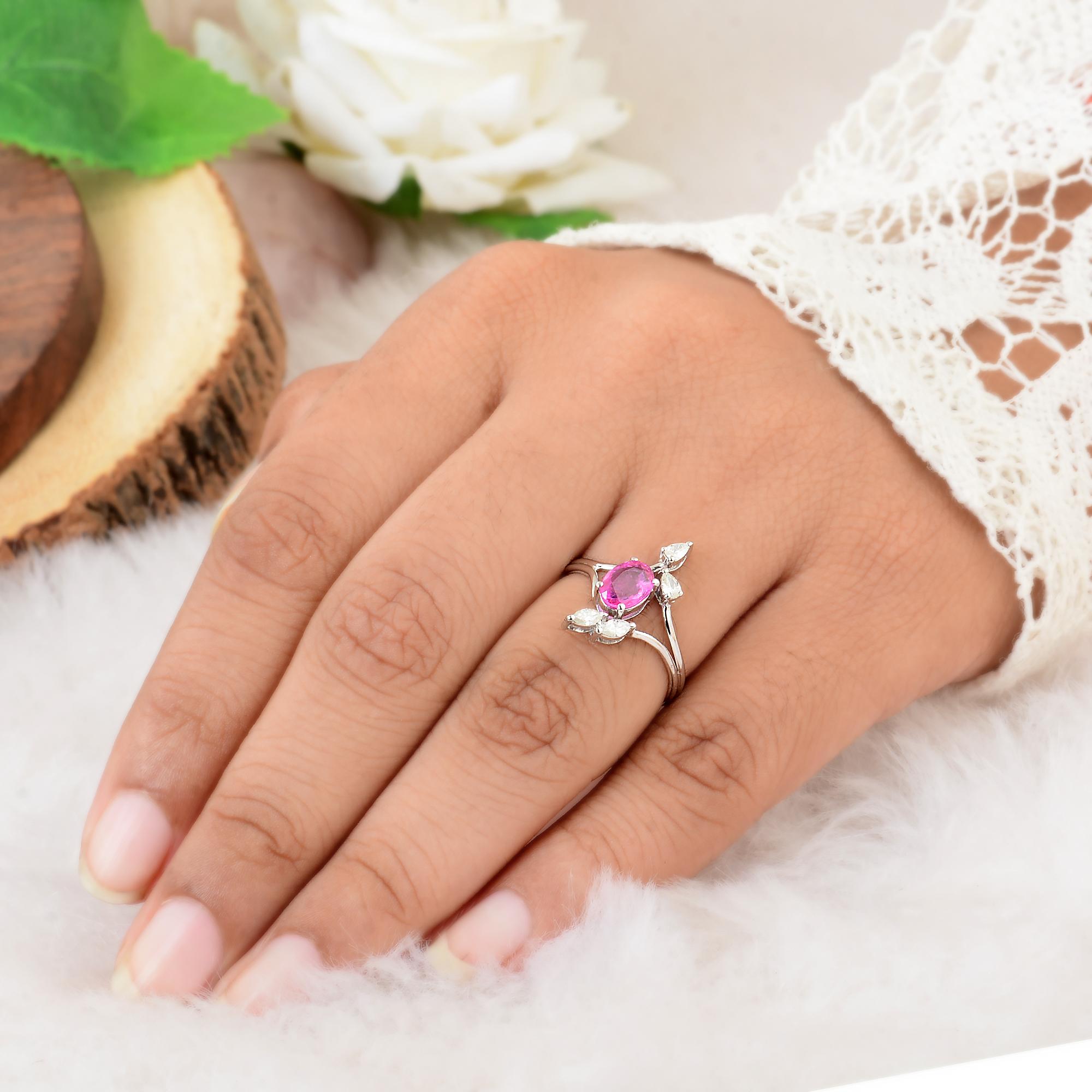 Natürlicher ovaler Rubinring mit Marquise- birnenförmigem Diamant 10 Karat Weißgold feiner Schmuck (Moderne) im Angebot