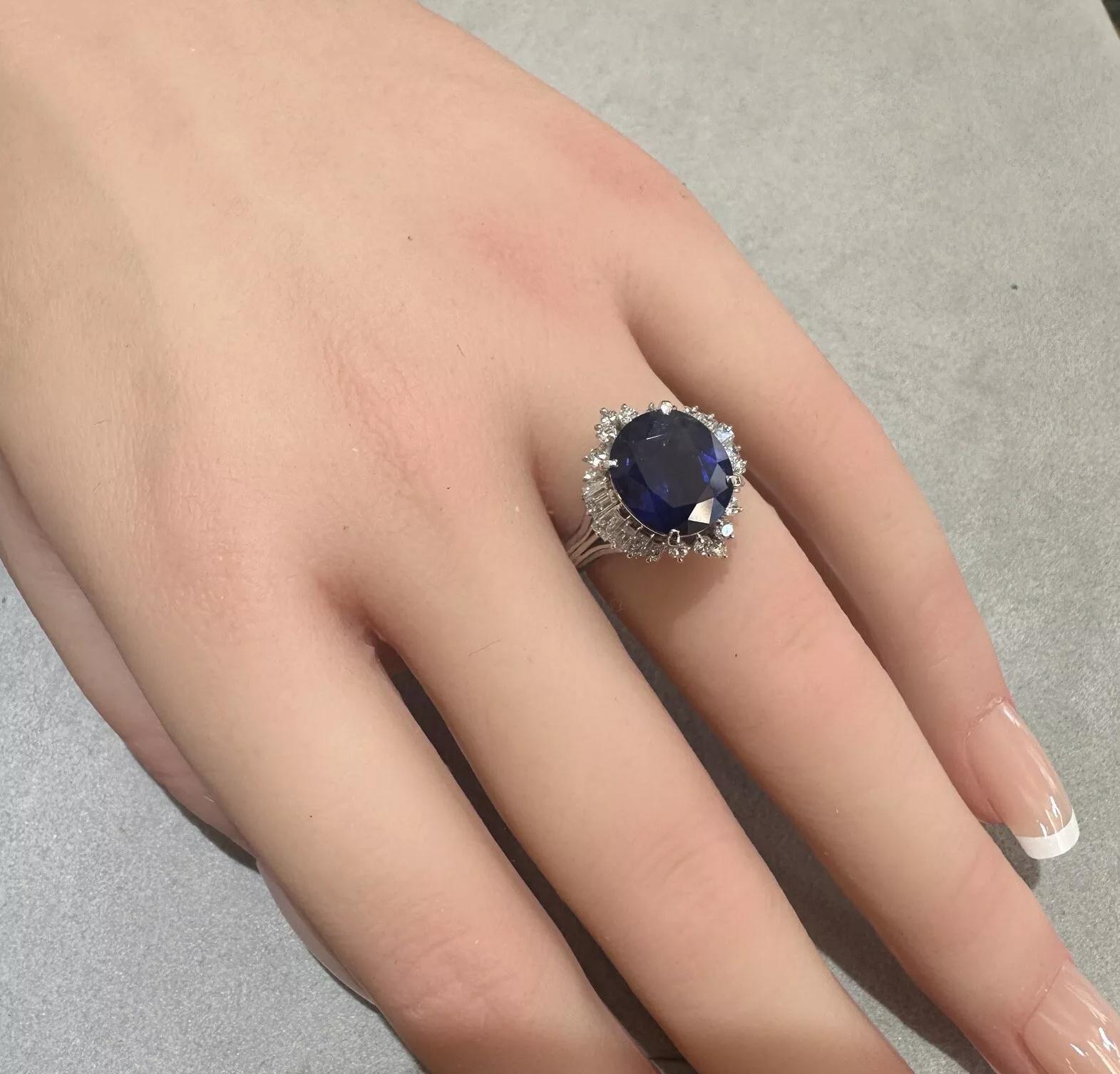 Oval Cut Natural Oval Sapphire 4.42 carat and Diamond Ballerina Ring in Platinum For Sale