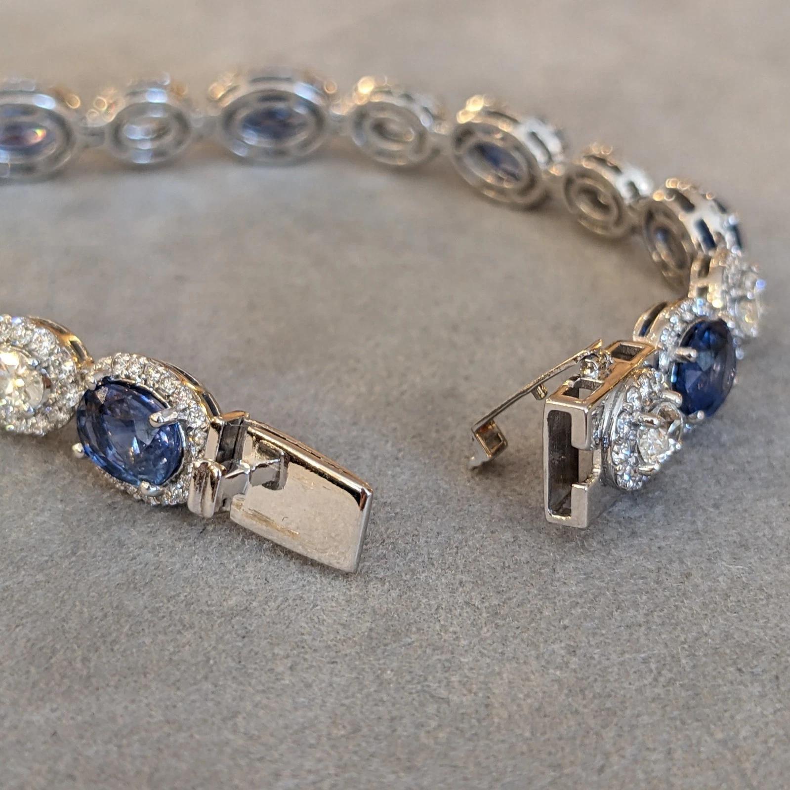 Natürliches ovales Saphir- und Diamantarmband aus 14k Weißgold im Angebot 1