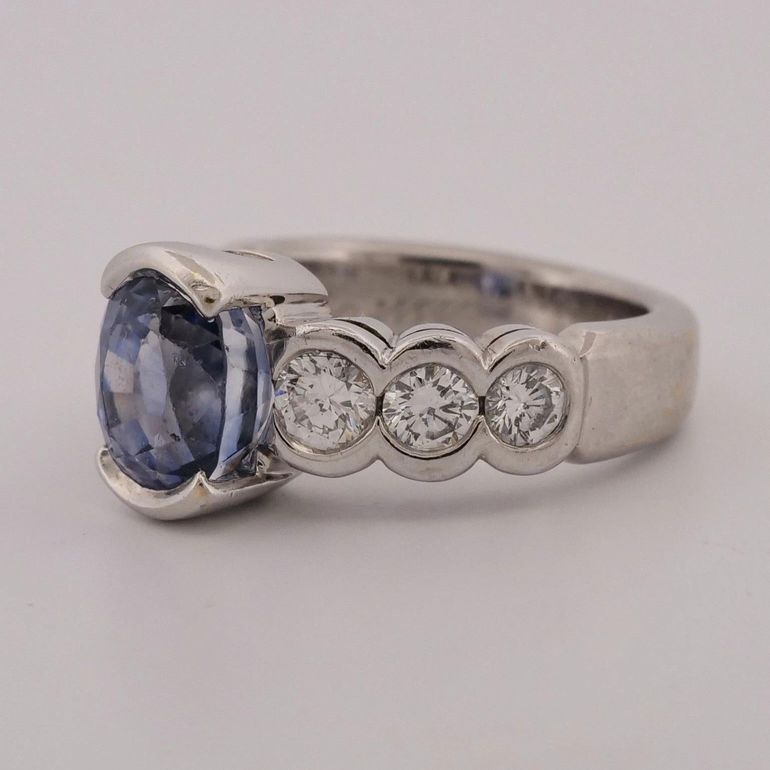 Art Déco Natural Oval Sapphire Diamond 18K Gold 2.75ctw Sapphire 1.00ctw Dia Ring Size 5 in vendita