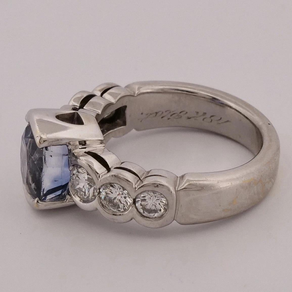 Taglio ovale Natural Oval Sapphire Diamond 18K Gold 2.75ctw Sapphire 1.00ctw Dia Ring Size 5 in vendita