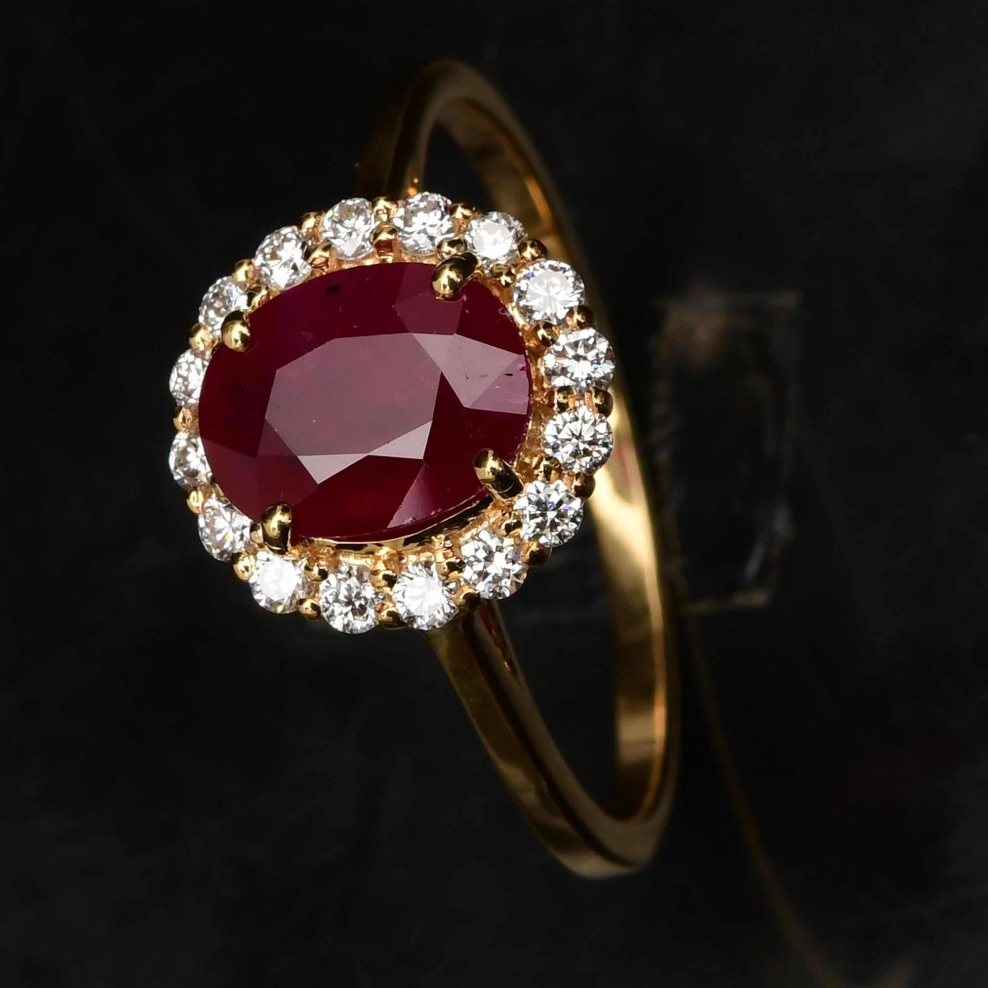 Natural Oval Ruby SI/H Round Diamond Halo Cocktail Ring 14 Karat Yellow Gold In New Condition For Sale In Diera, Dubai