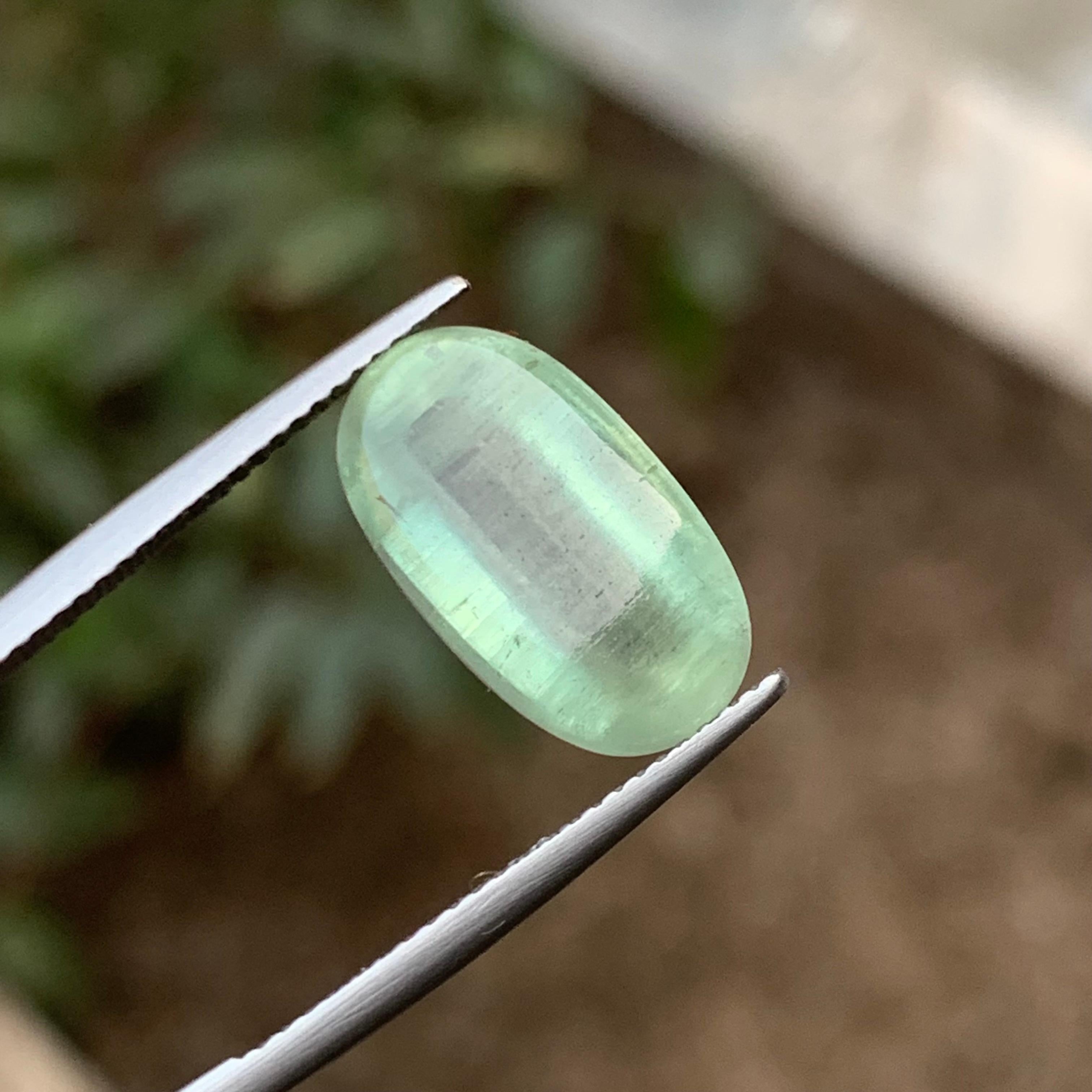 Natural Pale Green Beryl Ring Necklace Pendant Loose Gemstone Cabochon 9 Carat For Sale 3