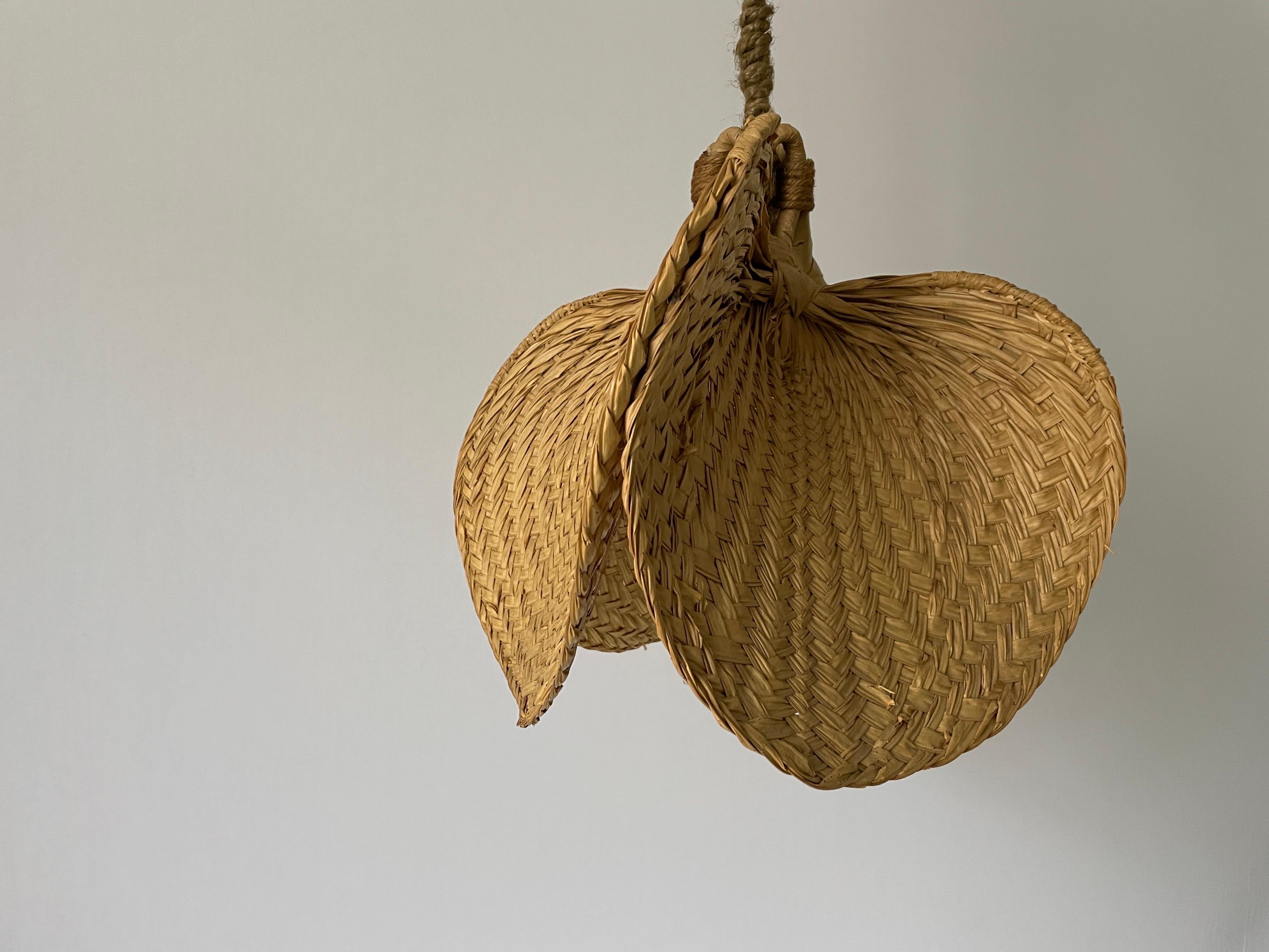Tedesco Lampada a sospensione grande in vimini con design a foglie di palma naturale, anni '60, Germania in vendita