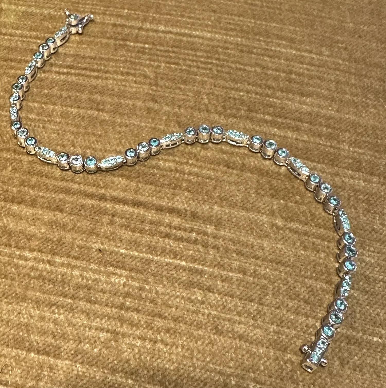 Bracciale tennis con tormalina naturale Paraiba in oro bianco 18 carati In condizioni ottime in vendita a La Jolla, CA