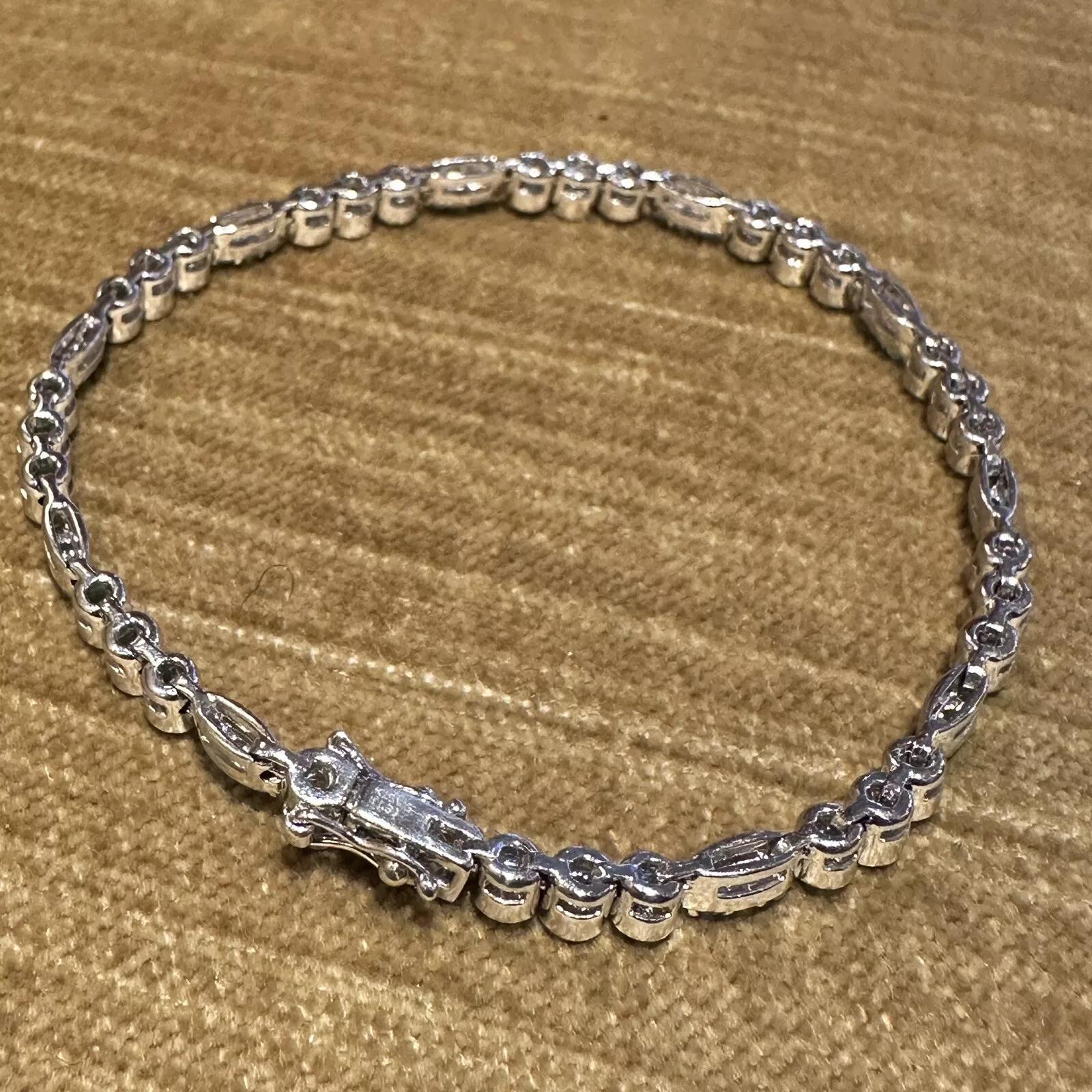 Donna Bracciale tennis con tormalina naturale Paraiba in oro bianco 18 carati in vendita