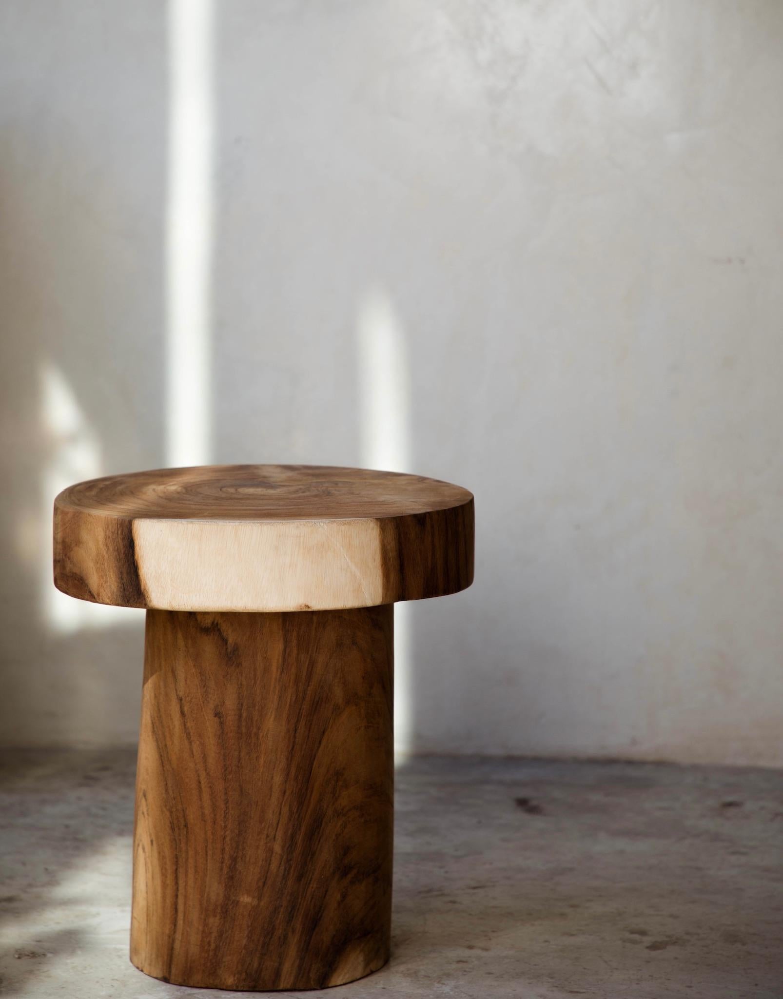 Natural parota totem by Daniel Orozco.
Material: parota wood.
Dimensions: D 35 x H 45 cm

Daniel Orozco Estudio.
We are an inclusive interior design estudio, who love to work with fabrics and natural textiles in makes our spaces sophisticated
