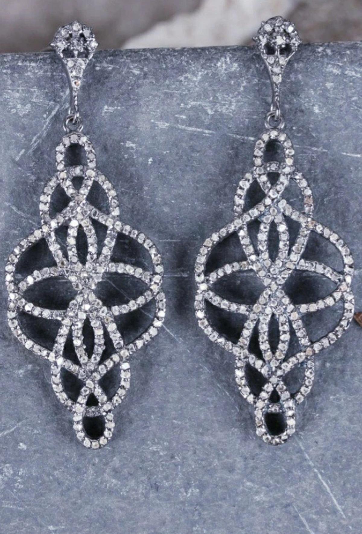 Orecchino di design con diamanti naturali per donna in argento 925. in vendita 1