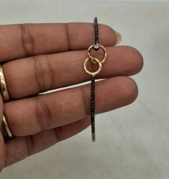 Bracciale elegante in argento ossidato con pavé di diamanti naturali di design