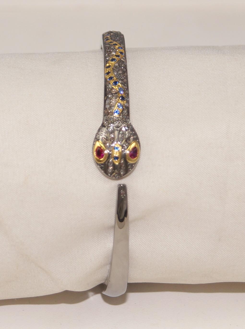 Natürliches Pave Diamant-Designer-Schlangenarmband aus oxidiertem Sterlingsilber mit Rubin (Antiker Kissenschliff) im Angebot