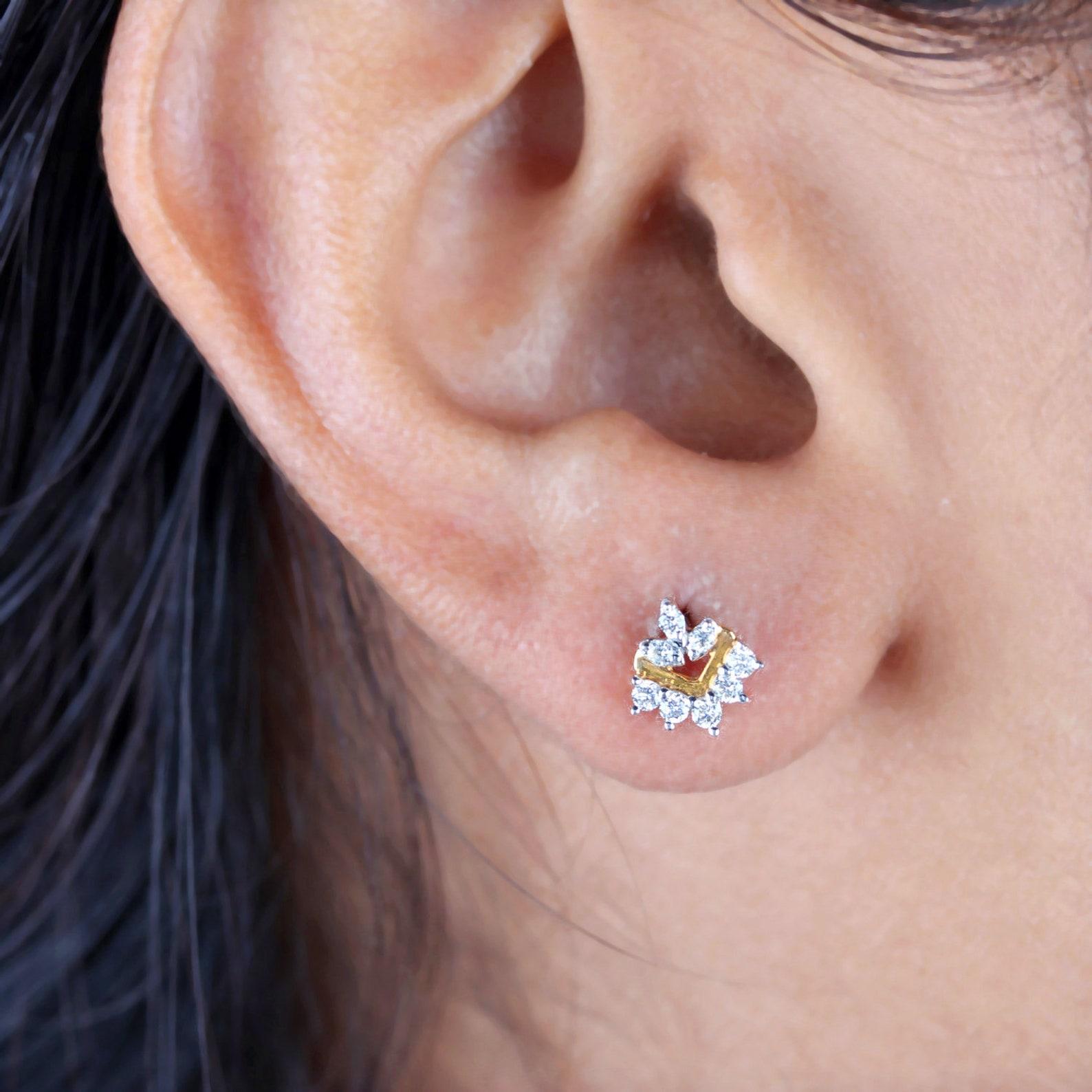 Natürliche Pave Diamant Ohrring 14k Gelbgold Ohrstecker Minimalist Geschenk für Frauen. im Angebot 1