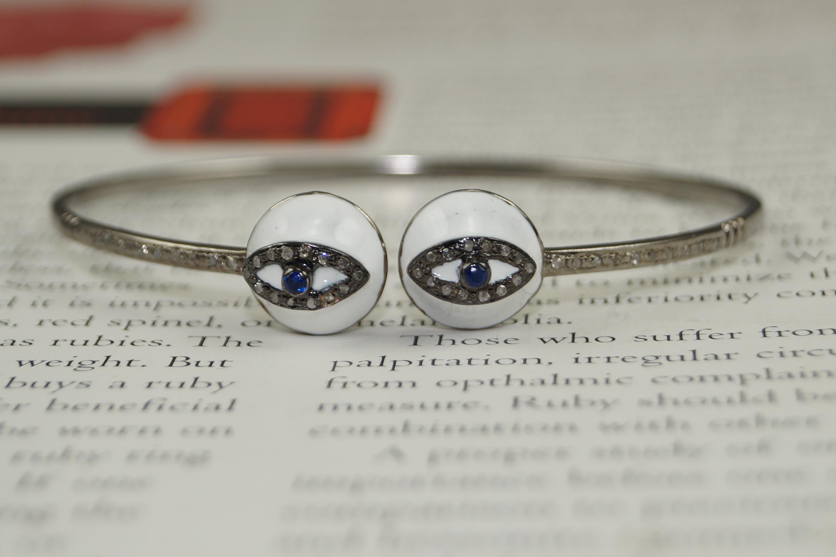 Bracciale a manette aperto in argento sterling ossidato con pavé di diamanti naturali e malocchio In condizioni Nuovo in vendita a Delhi, DL