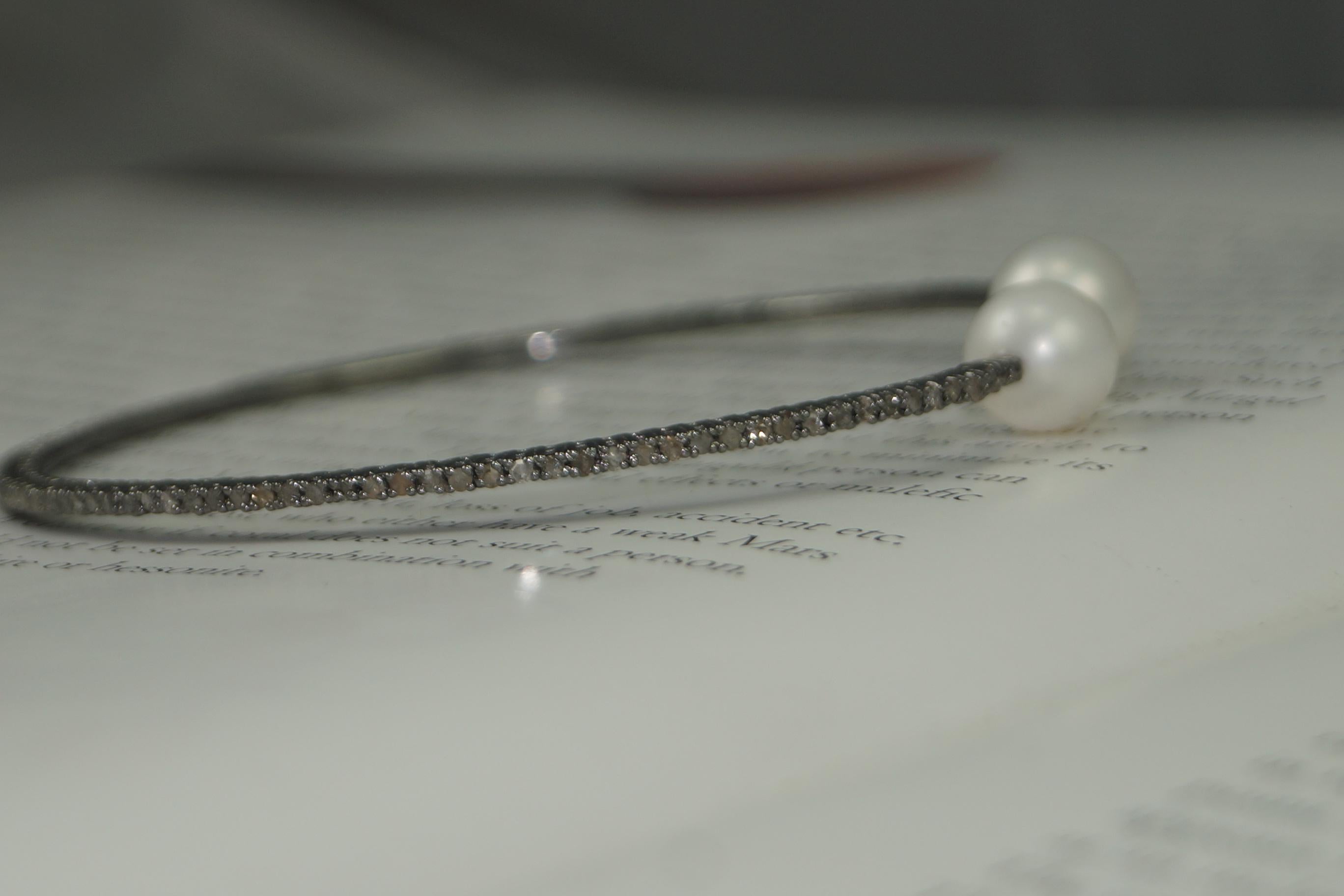 Natural pave diamond freshwater pearl oxidized 925 silver handcuff bracelet In New Condition For Sale In Delhi, DL