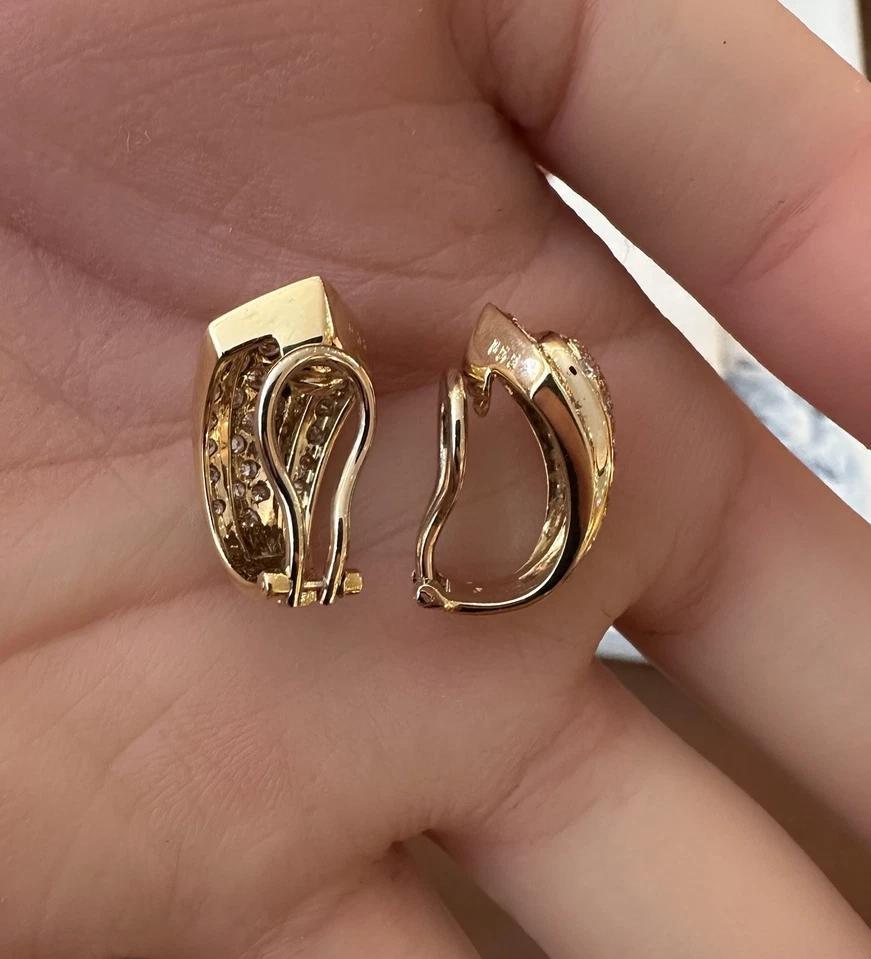 Women's Natural Pave Diamond Half Hoop Earrings 1.10cttw in 18k Yellow Gold For Sale