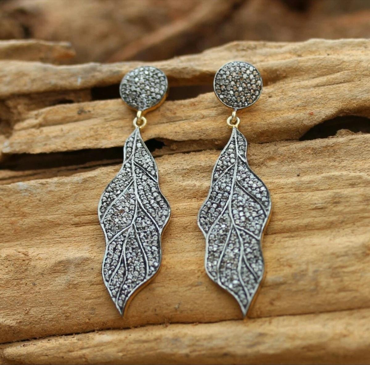 Taglio rotondo Orecchini di design a tema foglia con diamanti naturali in argento 925. in vendita