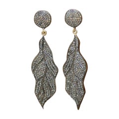 Boucles d'oreilles de designer sur le thème de la feuille de diamants pavés naturels en argent sterling 925.