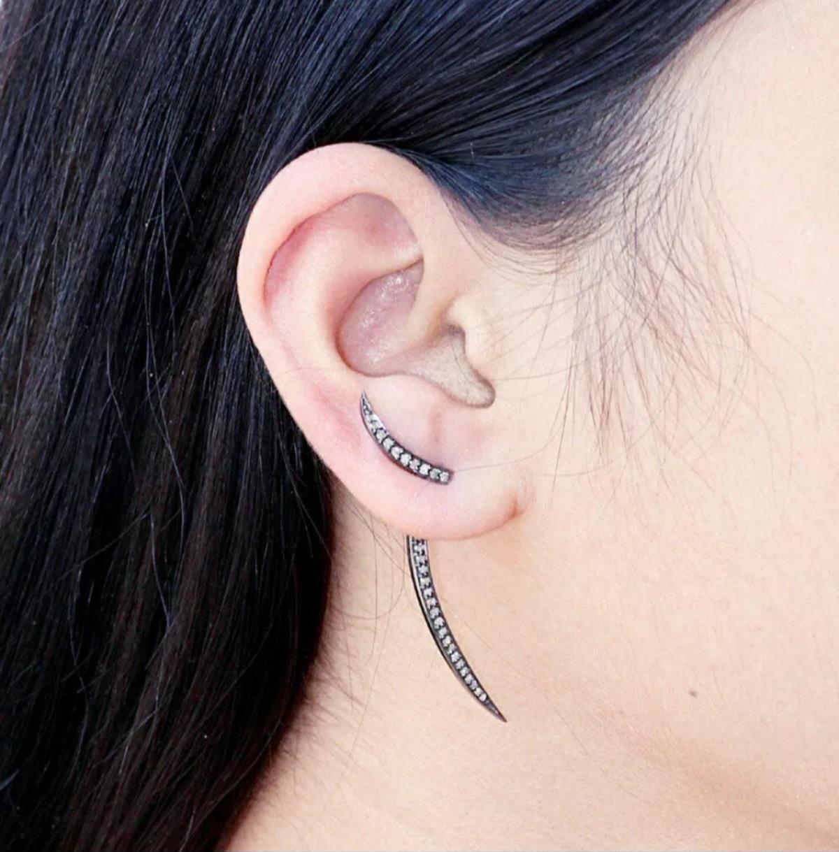 Orecchino con perno a bastoncino lungo con diamante naturale in pavé A. Silver 925. in vendita 1