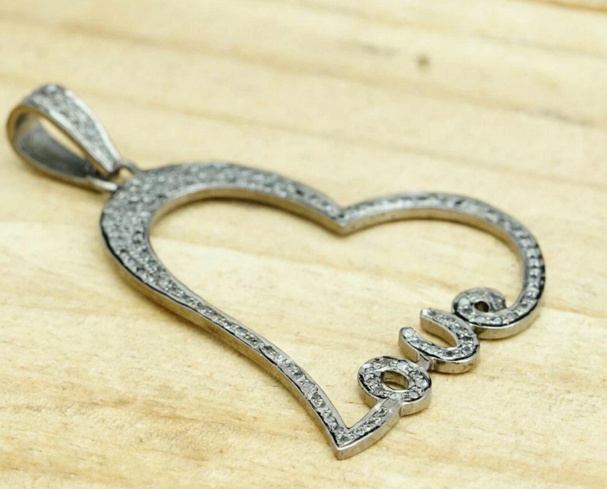 Art déco Pendentif Love Heart en diamant pavé naturel en argent 925 Bijoux en diamant faits à la main. en vente