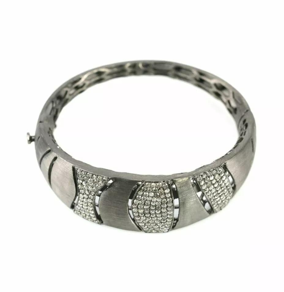 Natural Diamond Oval Bangle 925 Sterling Silver Jewelry Pave Diamond Bangle Gift
Light weight can be worn everyday

Additional information:
Condition: New without tags: A brand-new, unused, and unworn item (including handmade items) that is not in