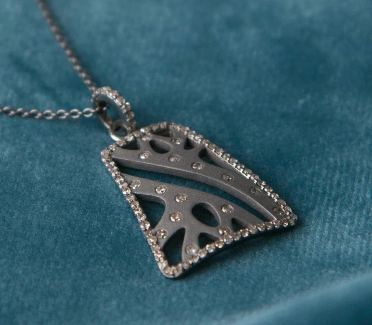 Taille ronde Collier rectangulaire en diamant naturel pavé en argent 925 Pendentif à la mode pour les hommes. en vente