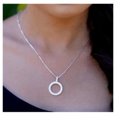 Ciondolo rotondo con pave di diamanti naturali in argento Sterling 925 Collana semplice per donne