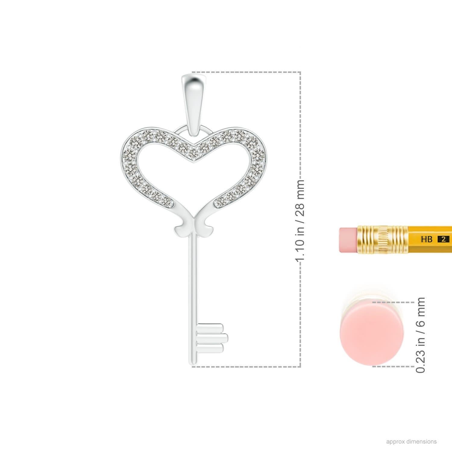 Questo adorabile ciondolo a forma di cuore è stato progettato con un tocco di romanticismo. I diamanti, incrostati sul cuore aperto, brillano in un'intricata incastonatura a pavé. Splendidamente realizzato in oro bianco 14 carati, questo ciondolo