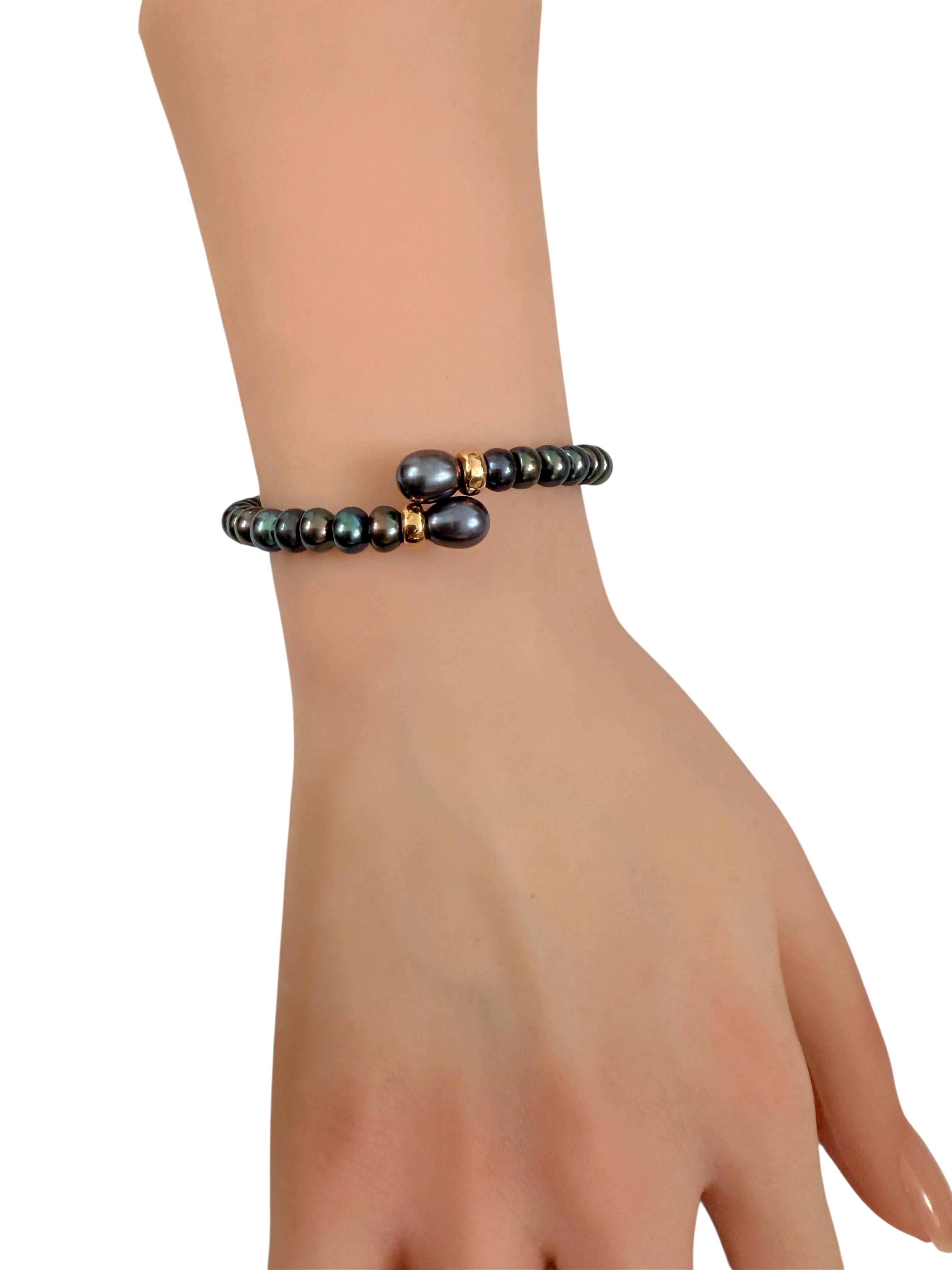 Natural Peacock Single Strand Pearl Bypass Bracelet w 14k Yellow Gold Beads In Excellent Condition For Sale In Eagan, MN