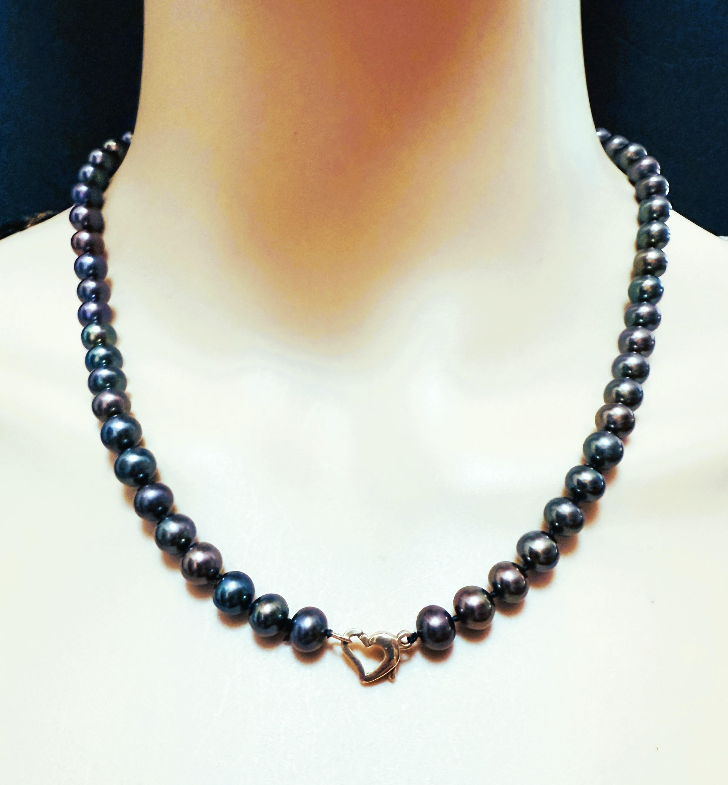 What a beautiful and elegant necklace.  You can dress it up or down.  It is a single strand of natural colorful Tahitian Peacock pearls.  Peacock Pearls are known for many hues of colors.  The necklace has variations of blue, burgundy, purple and