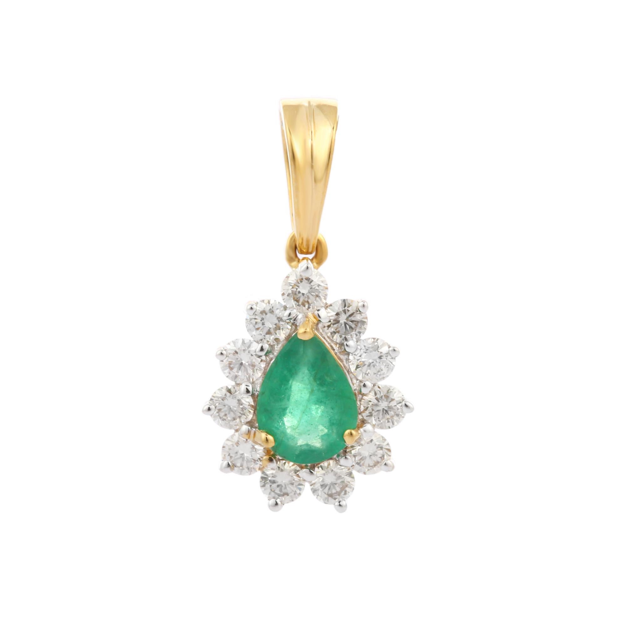 Women's Natural Pear Cut Emerald and Diamond Pendant Necklace in 18K Yellow Gold For Sale