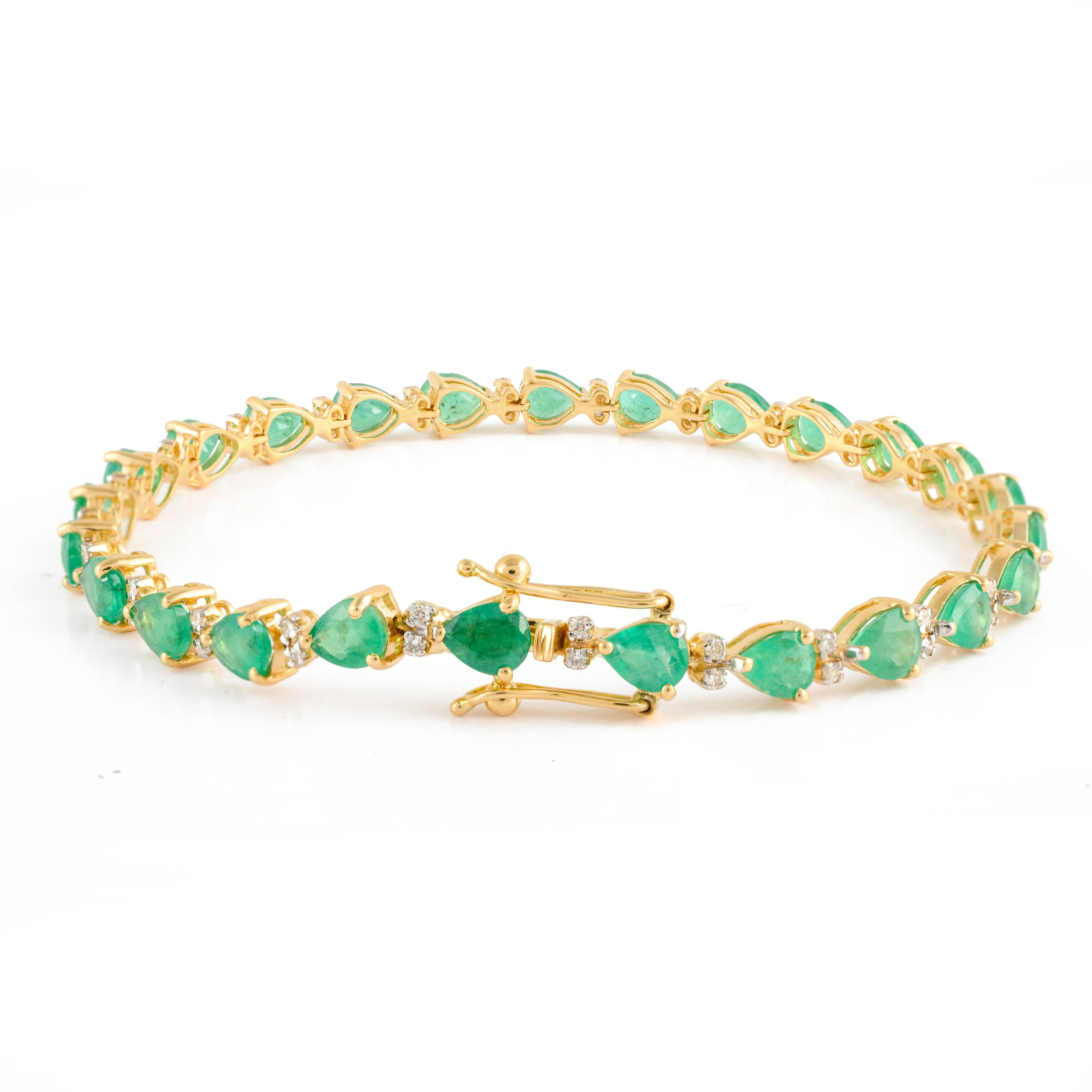 Art Deco Natural Pear Cut Emerald Diamond Bracelet Made in 18k Solid Yellow Gold For Sale