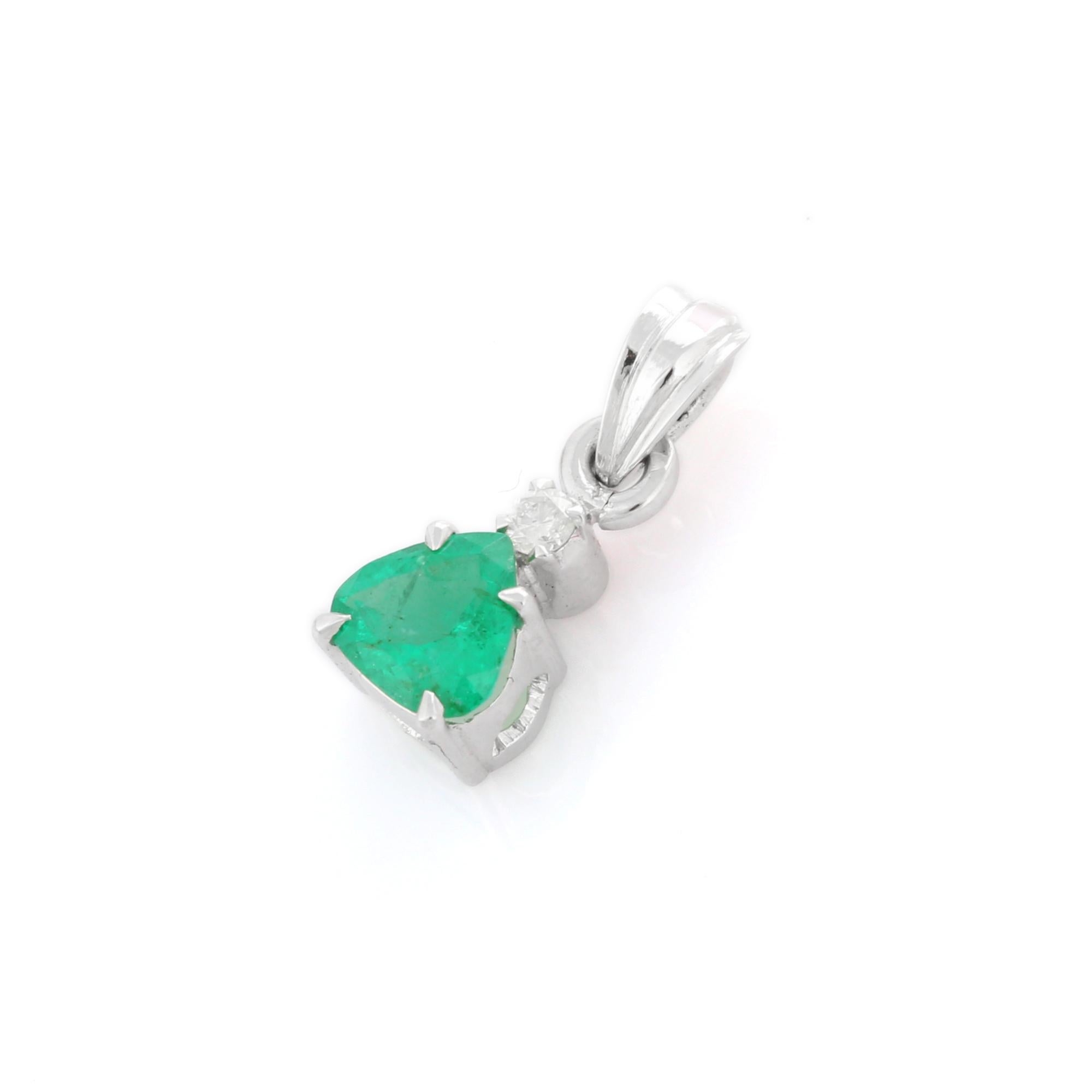Pear Cut Minimal Emerald Pendant with Diamond in 18K White Gold For Sale