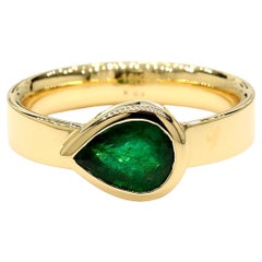 Natural Pear Emerald 1.25 Carat TW Yellow Gold Cocktail Ring