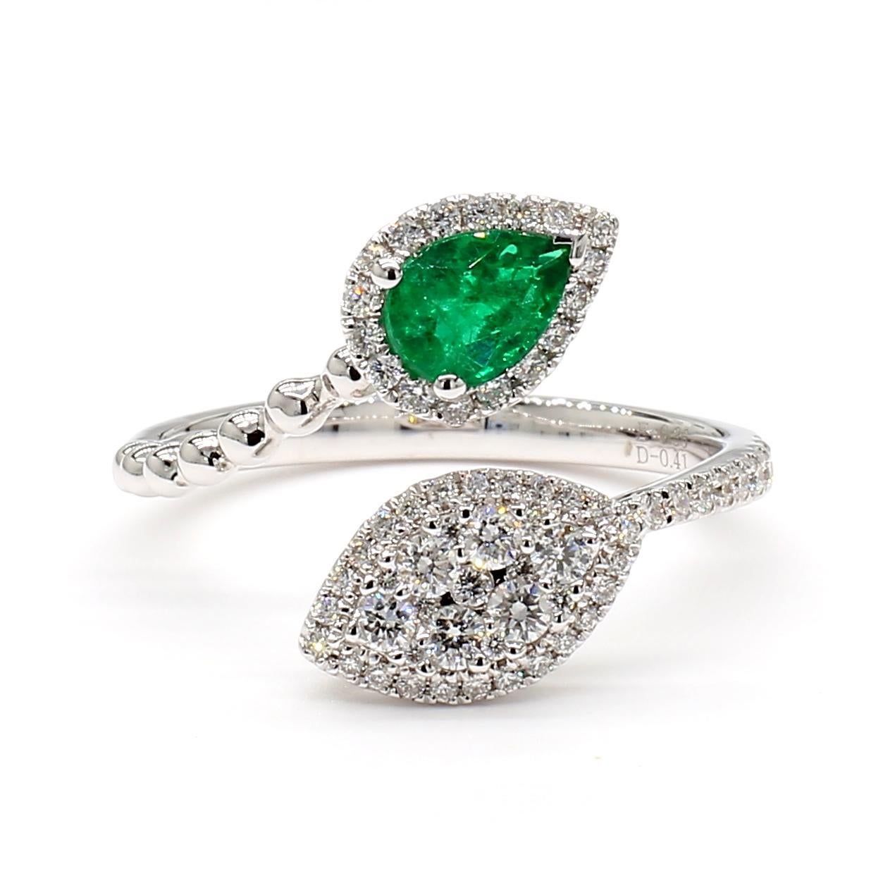 Cocktailring aus Weißgold mit natürlichem birnenförmigem Smaragd und weißem Diamant 0,77 Karat TW (Zeitgenössisch) im Angebot