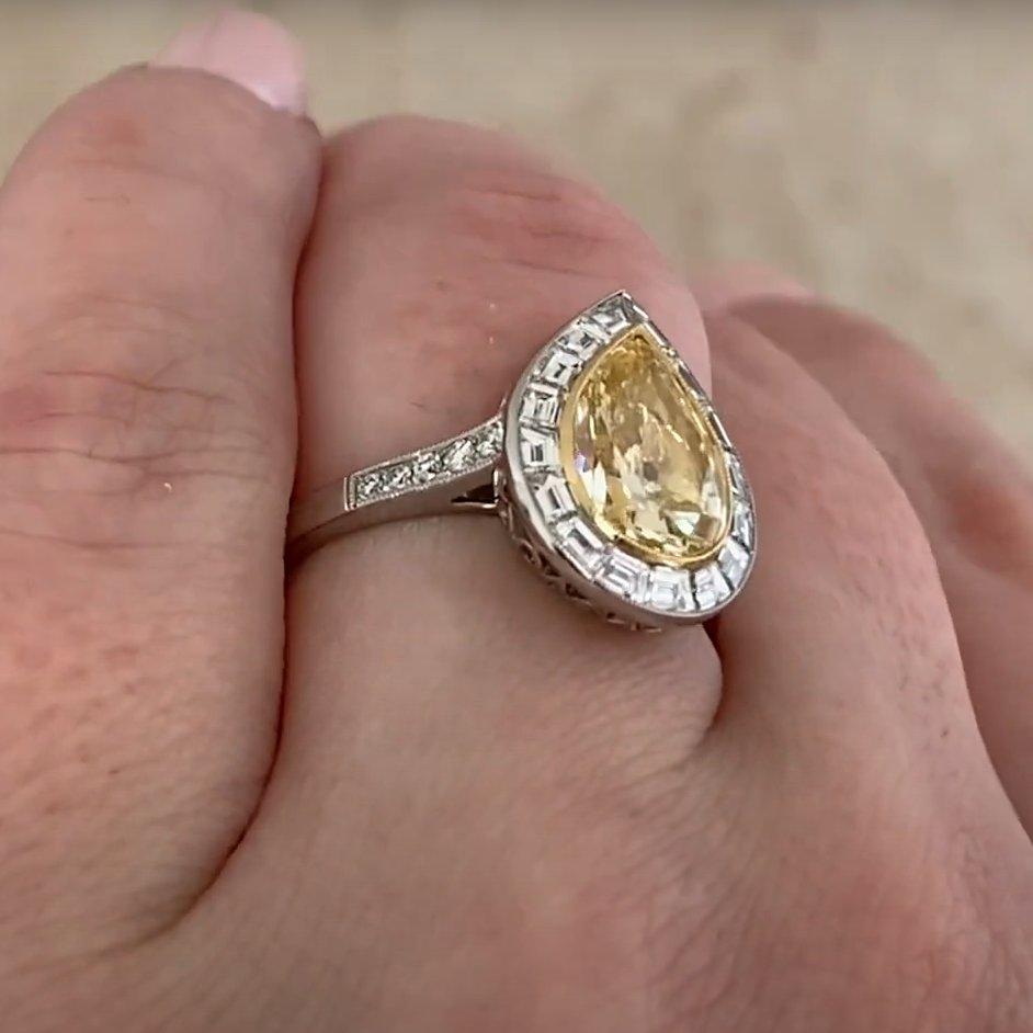 Anello con cluster di diamanti naturali a forma di pera (GIA circa 2,6 carati), platino In condizioni ottime in vendita a New York, NY