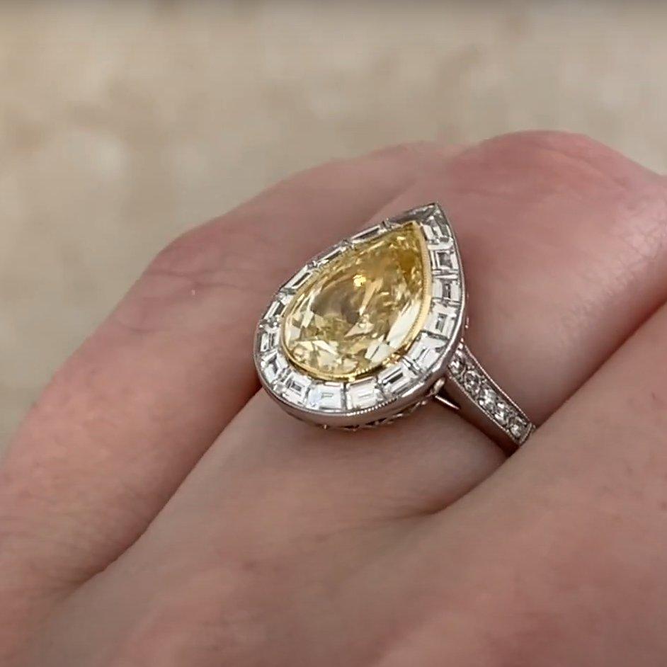 Anello con cluster di diamanti naturali a forma di pera (GIA circa 2,6 carati), platino in vendita 1
