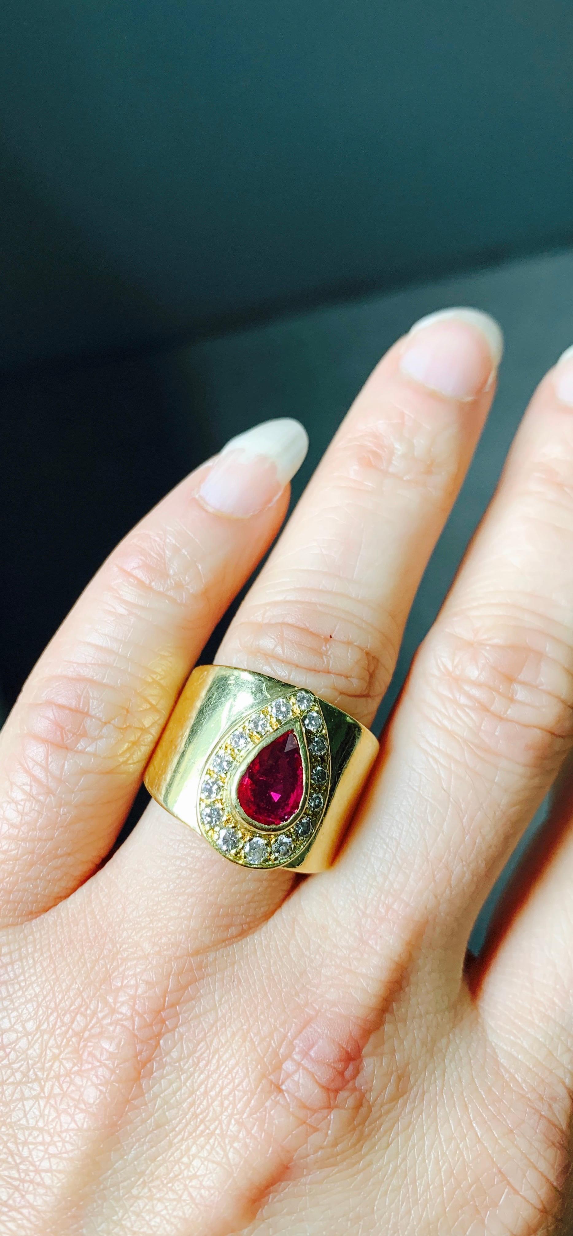 AGI Certified Natural Pear Ruby and White Diamond Cocktail Ring in 18K Gold In Excellent Condition In New York, NY