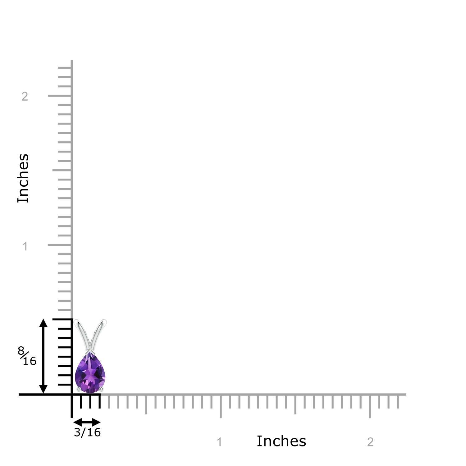 Ce pendentif solitaire classique en améthyste en platine est élégant dans son design minimaliste. Reliée à une boucle en V brillante, la magnifique améthyste en forme de poire séduit par sa teinte violet royal. Le sertissage à trois griffes de la