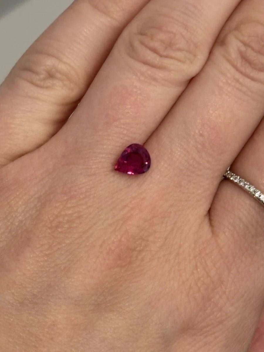 Natural Pear Shaped 1.36CT Loose Heated Red Ruby en venta 1