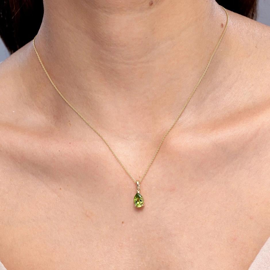 Colgante solitario de peridoto natural en forma de pera de 1,6 ct en oro blanco de 18 quilates en Nuevo estado para la venta en Los Angeles, CA