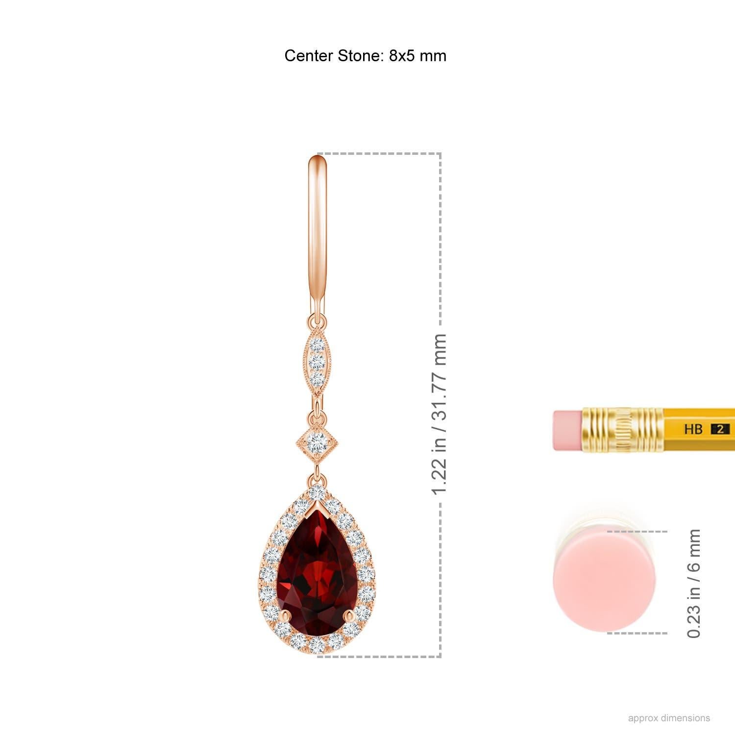 Questi splendidi orecchini pendenti con granato in oro rosa 14 carati pendono da ganci da pastore. I granati a forma di pera sono illuminati da un'aureola di preziosi diamanti bianchi che creano un notevole contrasto. Sono collegati a diamanti