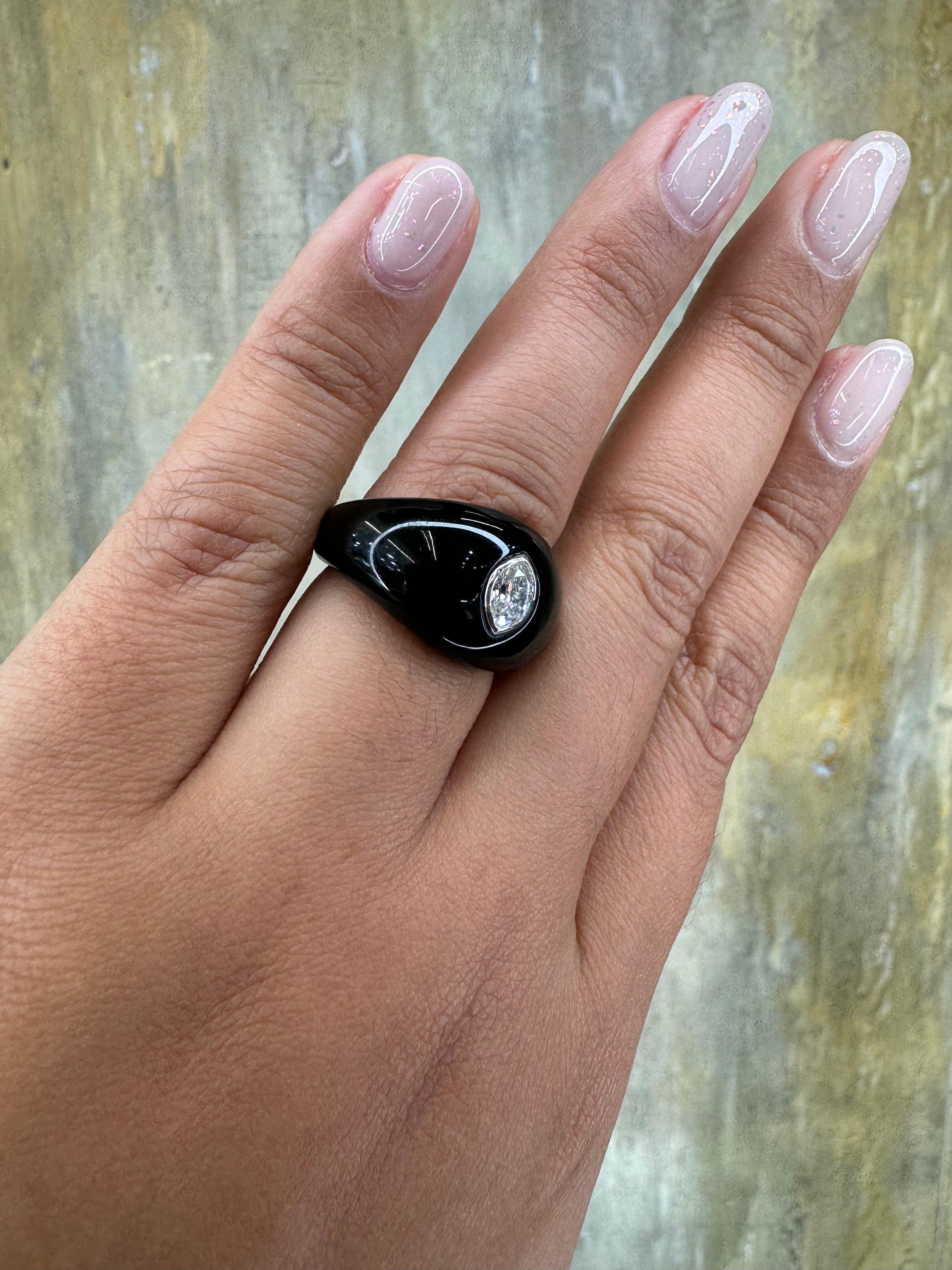 Natural Pear Shaped Diamond Gypsy Ring Black Resin 18k White Gold For Sale 1