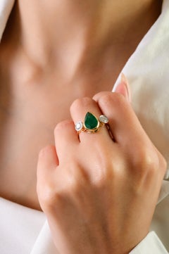 Natürlicher birnenförmiger Smaragd & Diamant Dreisteinring aus 18K Gelbgold 2,29Ct