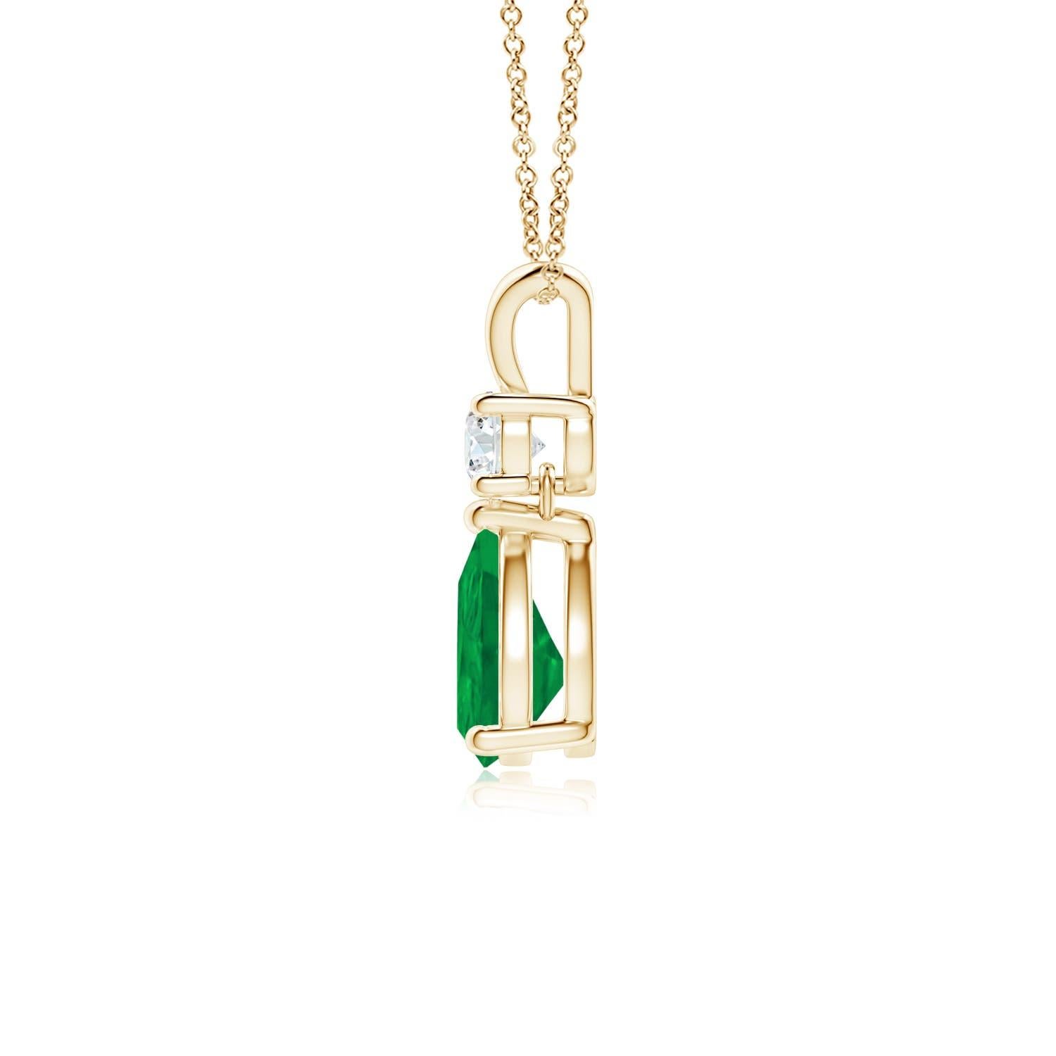 Ein leuchtend grüner Smaragd im Birnenschliff baumelt an einem funkelnden weißen Diamanten an diesem eleganten Tropfenanhänger. Der glänzende V-Balken verleiht diesem Anhänger aus 14 Karat Gelbgold mit Smaragd und Diamant seine Schönheit. Er