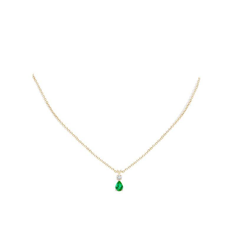Natural Pear-Shaped Emerald V-Bale Pendant in 14K Yellow Gold Size-7x5mm In New Condition For Sale In Los Angeles, CA