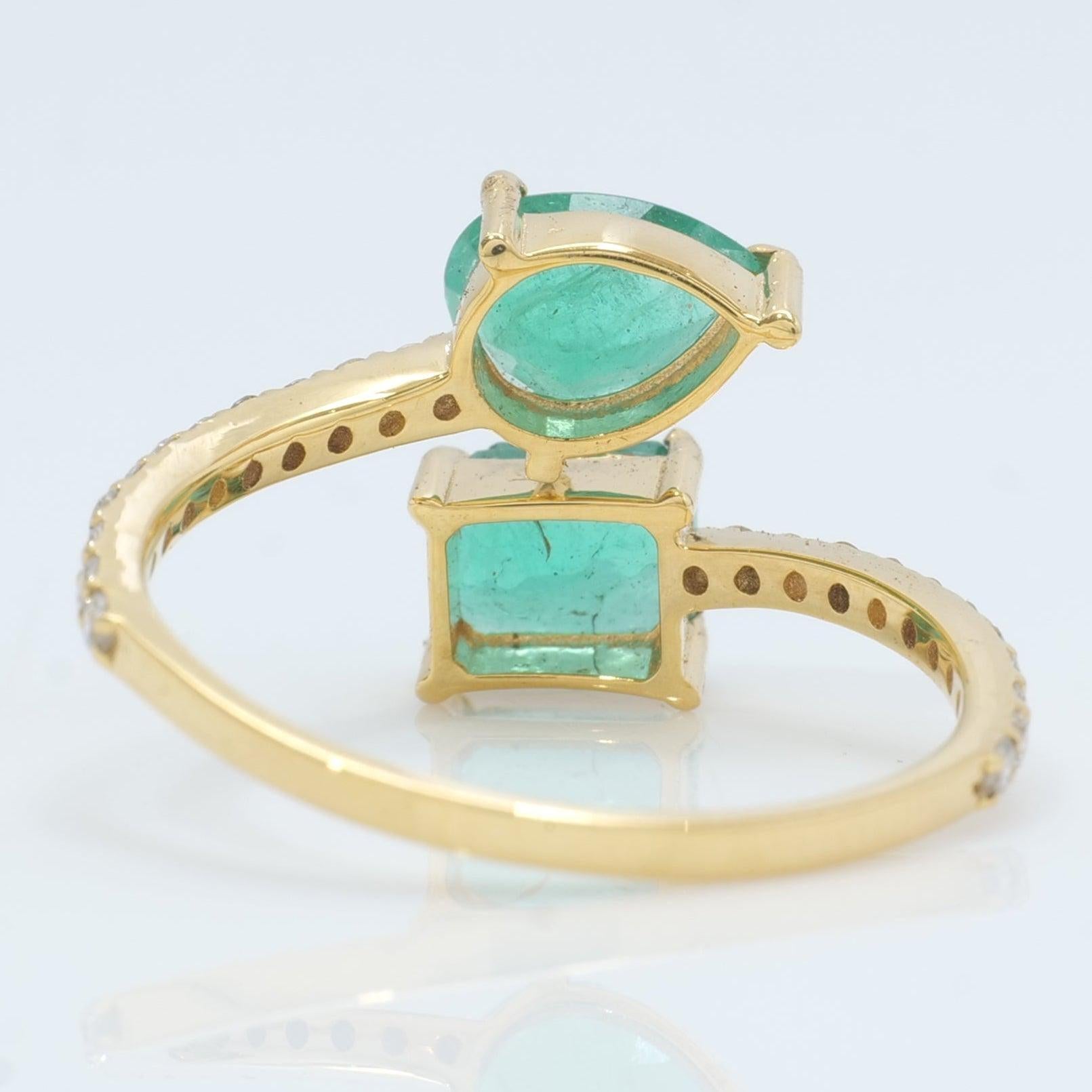 Bypass-Ring aus massivem 14-karätigem Gold mit natürlichem Birnensmaragd und quadratischem Diamant (zertifiziert) Damen im Angebot