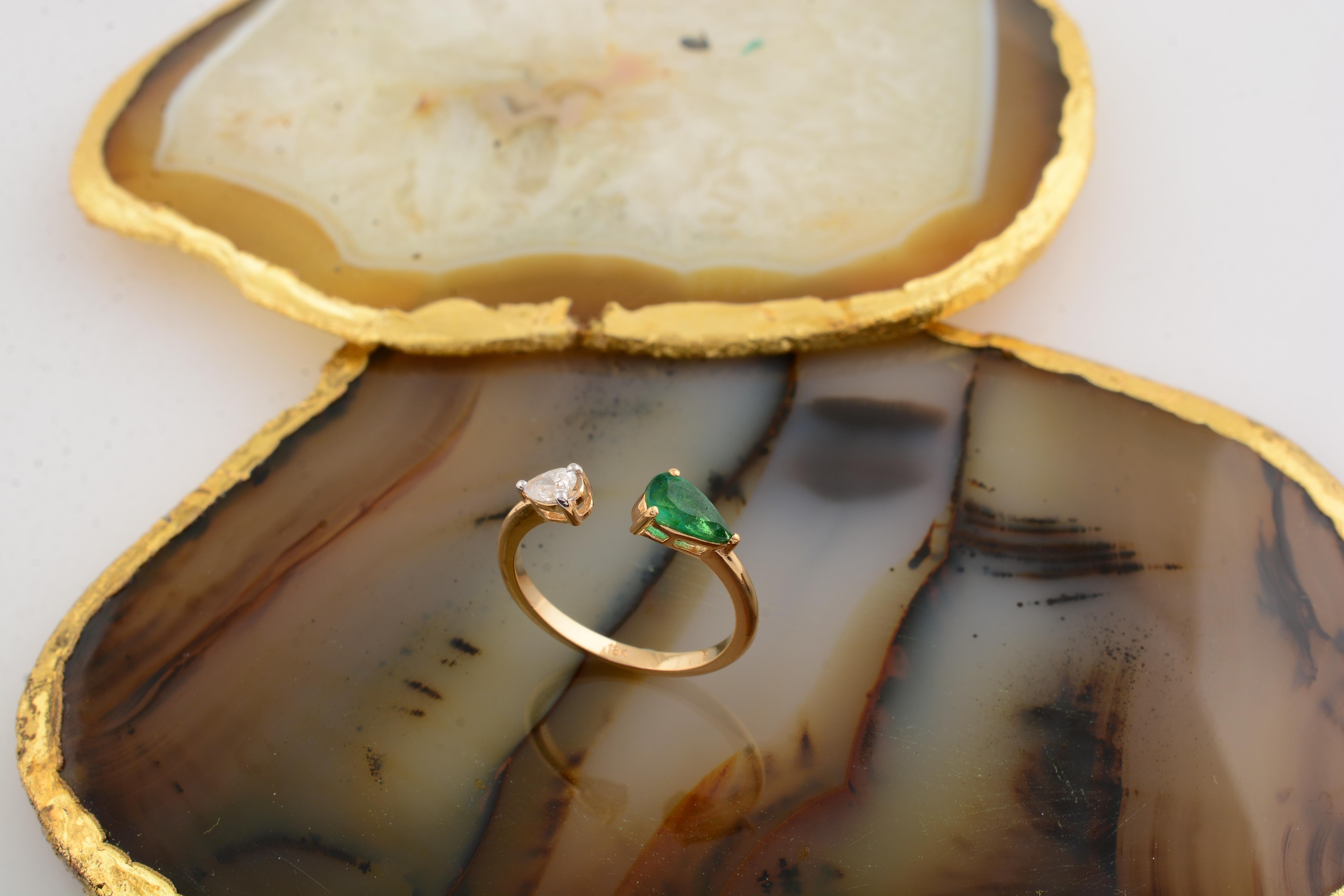 Natural Pear Zambian Emerald Gemstone Cuff Ring Diamond 14 Karat Yellow Gold In New Condition For Sale In Diera, Dubai
