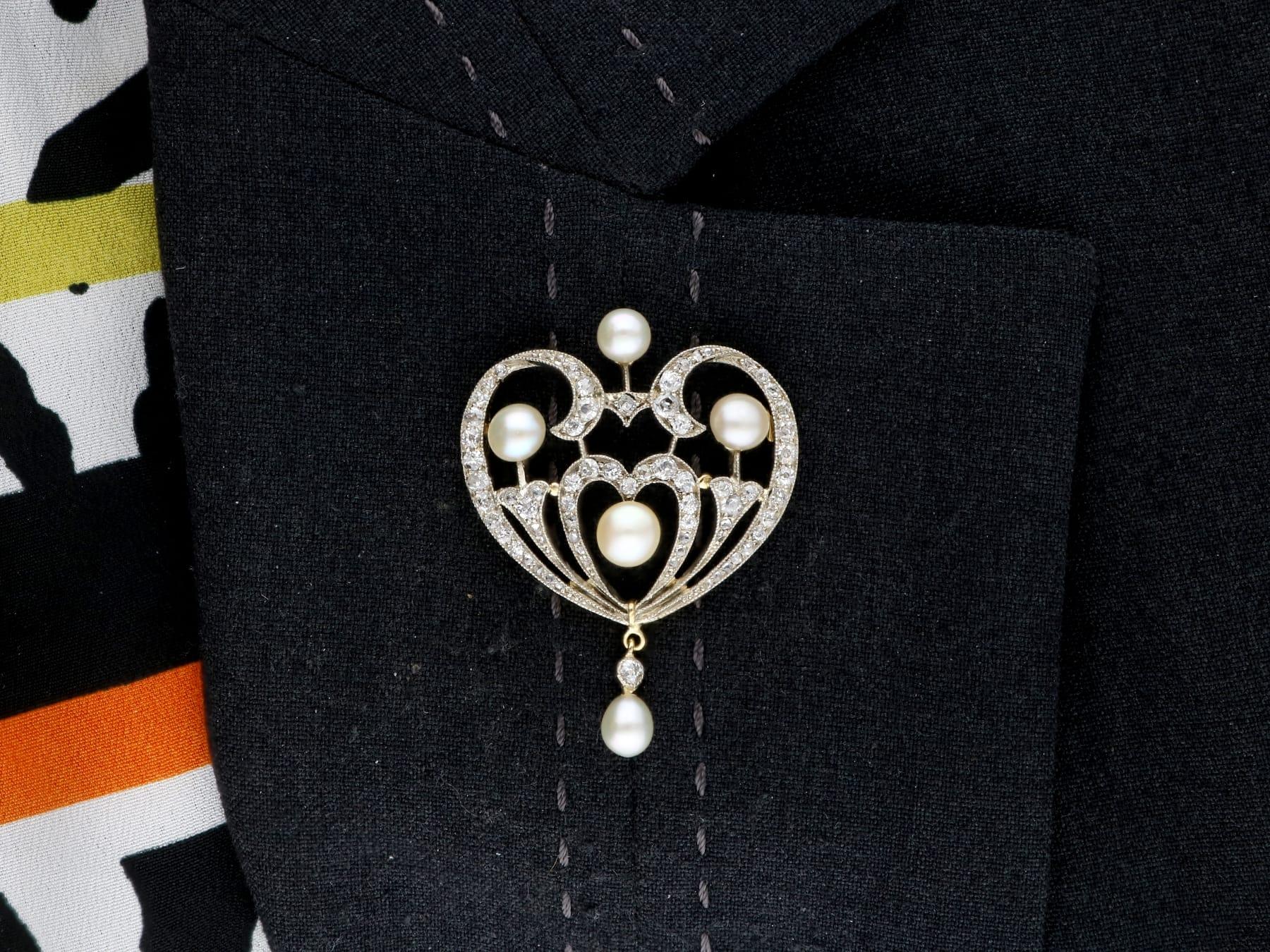 Broche pendentif en or jaune 12 carats avec perles naturelles de 0,95 carat et diamants, c. 1900 en vente 11
