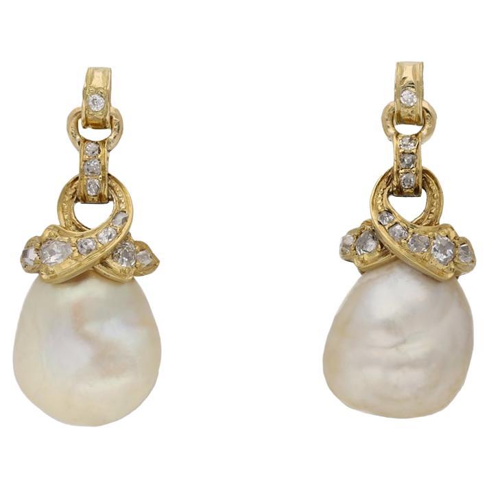 Pendientes de perlas naturales y diamantes, hacia 1880.